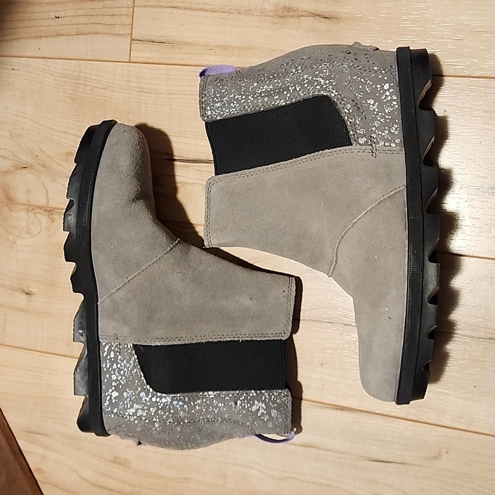 Sorel kids size 5